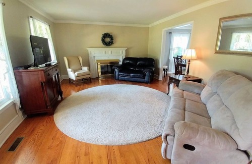 Elkton House | Riverfront Mountain View Haven