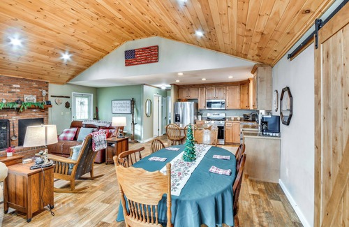 Newland House | Riverfront Newland Home w/Pool & Golf Club Access