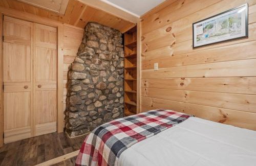 Bethlehem House | Riverfront Retreat in the White Mountains - 3BR Cozy Escape Near Ski & Hike