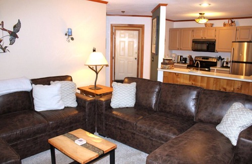 North Woodstock House | Riverfront Retreat in Deer Park