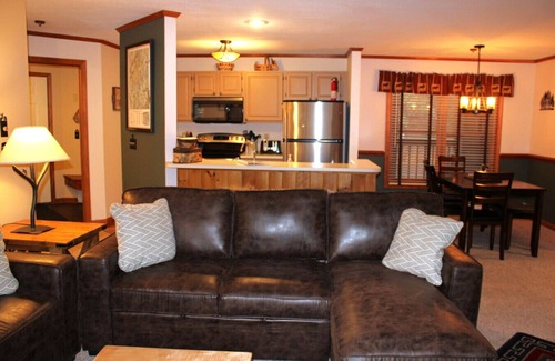 North Woodstock House | Riverfront Retreat in Deer Park