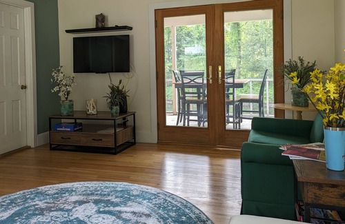 Lee House | Riverfront Retreat with beautiful mountain view