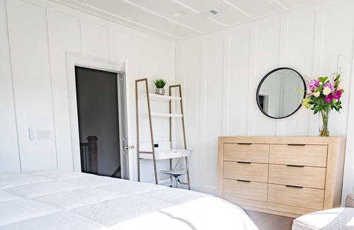 Hitch Village - Fred Wessels Homes House | Riverfront Retreats, Downtown