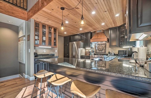 Lakemont Cabin | Riverfront Tallulah Falls Cabin w/Hot Tub!