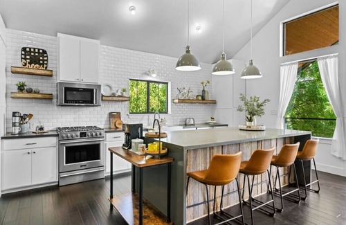 Ingram House | *Riverfront* The Nest @ Haven on the Loop
