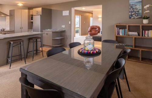 Hokitika House | Rivermouth Retreat - private and secure