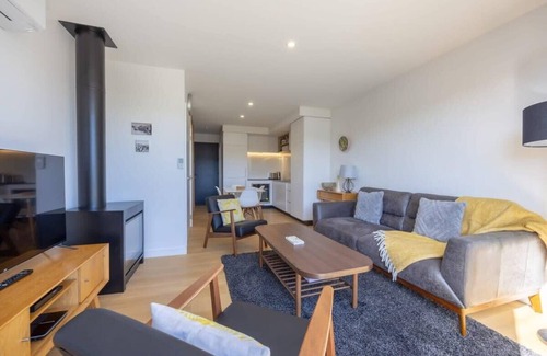 Albert Town Apartment | Rivers Bank Summary: