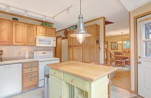 Mill Ridge House | Rivers Edge- Affordable Mountain House, Watauga River Front, Gas Fireplace, Gas Grill, Outdoor Sp.