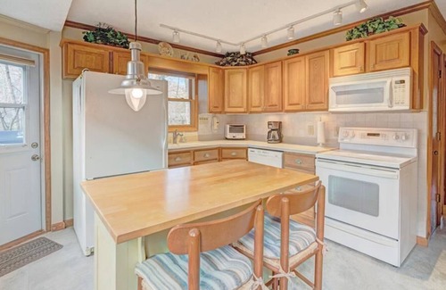 Mill Ridge House | Rivers Edge- Affordable Mountain House, Watauga River Front, Gas Fireplace, Gas Grill, Outdoor Sp.