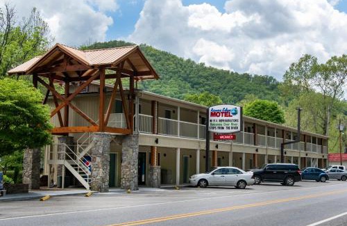 Cherokee Hotel | Rivers Edge Motel