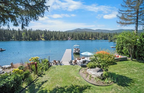 Post Falls House | Rivers Edge Retreat, Luxury Waterfront Estate, Private Dock, Fire pit, Swimming