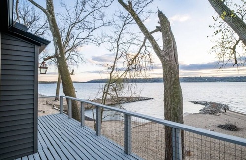 Peoria Heights House | Riverside Beach House