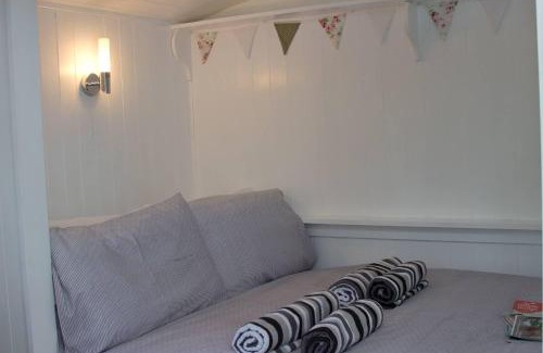 Spean Bridge Apartment | Riverside Bothy at Allt A'Mhuilinn