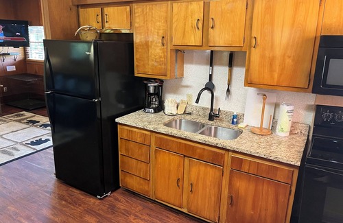 Pittman Center Cabin | Riverside Cabin, minutes to Downtown Gatlinburg