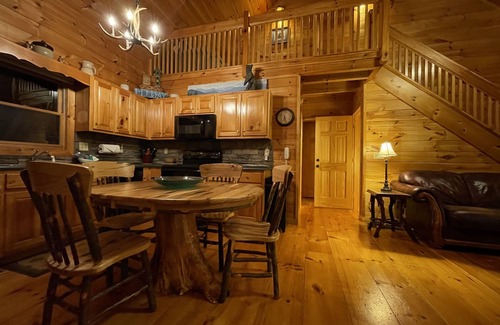 Ellijay Cabin | Riverside Cabin with Gameroom, Deer, & Fishing.