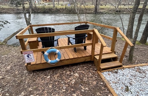 Ellijay Cabin | Riverside Cabin with Gameroom, Deer, & Fishing.