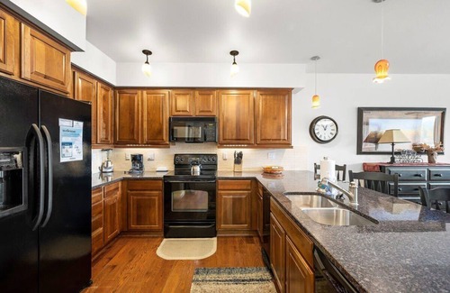 Post Falls Condo | Riverside Condo - Gorgeous Spokane River View