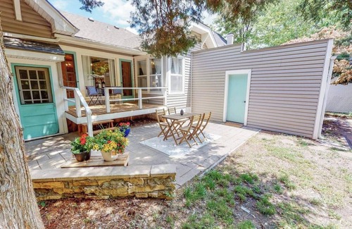 Wichita House | Riverside Cottage - 2 Kings - Near River