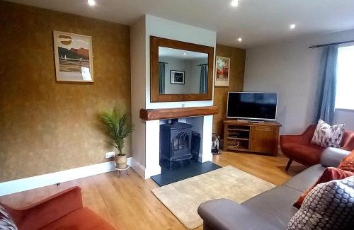 Backbarrow House | Riverside Cottage 6 guests 4 adults max hot tub