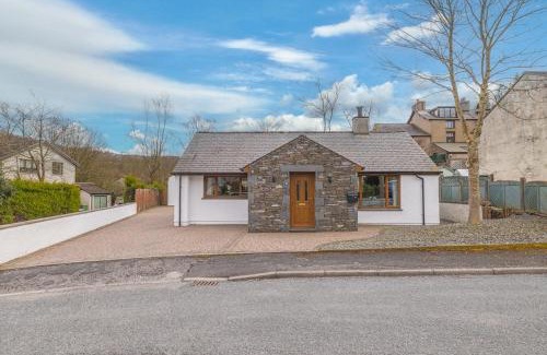 Backbarrow House | Riverside Cottage 6 guests 4 adults max hot tub