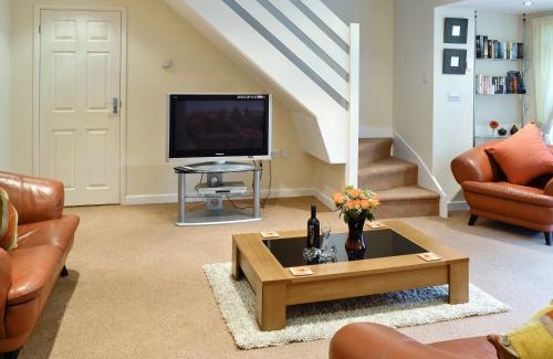 Liskeard House | Riverside Cottage - B6859