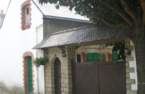 Josselin Cottage | Riverside cottage in Medieval Josselin, great for sightseeing or relaxing