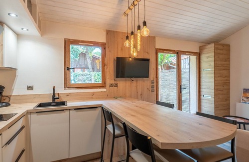 Mimizan House | Riverside Cottage in Mimizan Beach, 4 Guests, 2-Star, Renovated, Bike Paths, Terrace, Near Ocean