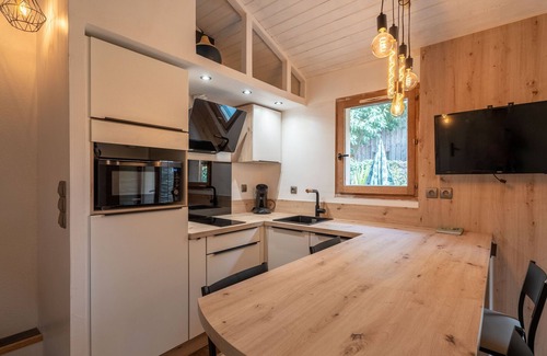 Mimizan House | Riverside Cottage in Mimizan Beach, 4 Guests, 2-Star, Renovated, Bike Paths, Terrace, Near Ocean