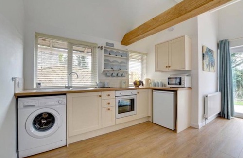 Mersham Cottage | Riverside Cottage is a quiet haven for two. Right on the East Stour river.