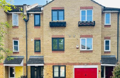 Island Gardens House | Riverside Double Room Garden View E14