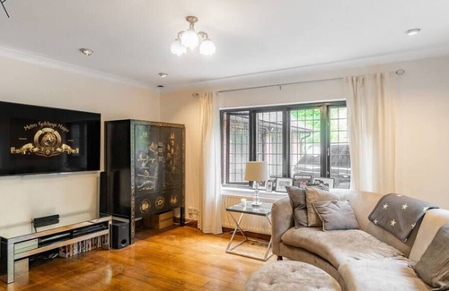 Cookham Dean House | Riverside Escape Marlow, Large Luxury Family Home