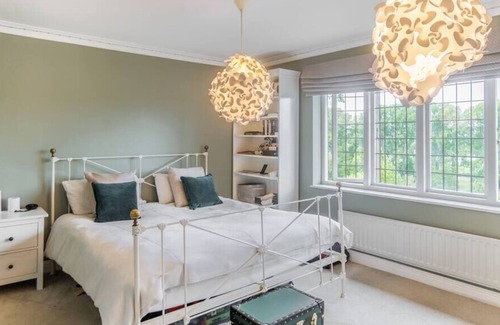 Cookham Dean House | Riverside Escape Marlow, Large Luxury Family Home