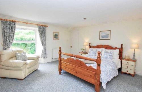 Bodmin House | Riverside farm cottage on private wildlife estate 1-bedroom
