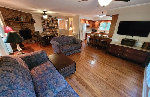 Shelbyville House | Riverside Getaway - Enjoy Quiet Life Right on the Duck River