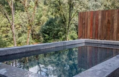 Valle de Bravo House | Riverside Haven Elegant House with Serene Forest