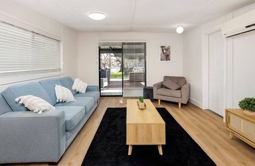 Bolto Cabin | Riverside Holiday Home