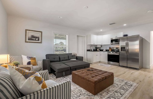 Braden River Apartment | Riverside Hut! Cozy Getaway w/Tiki Hut & Firepit
