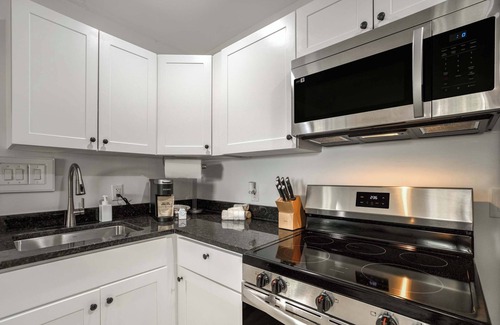 Braden River Apartment | Riverside Hut! Cozy Getaway w/Tiki Hut & Firepit