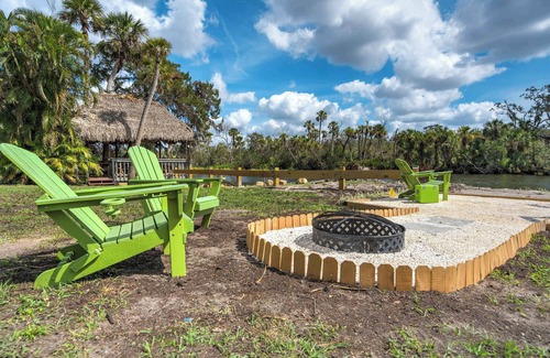 Braden River Apartment | Riverside Hut! Cozy Getaway w/Tiki Hut & Firepit