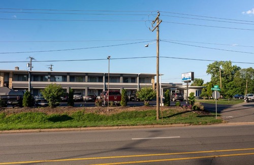 Hopewell Hotel | Riverside Inn and Suites