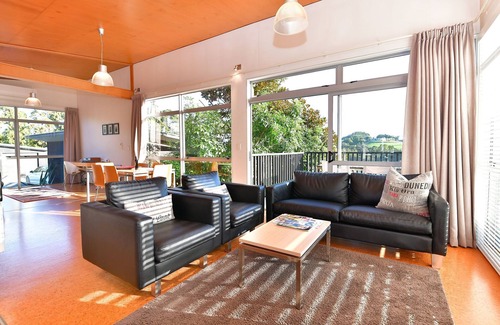 Matakana House | Riverside Matakana luxury apartment style baches