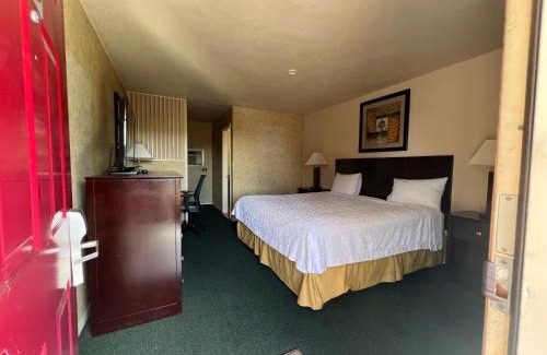 Columbia Way Hotel | Riverside Motel