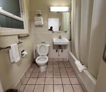 Columbia Way Hotel | Riverside Motel