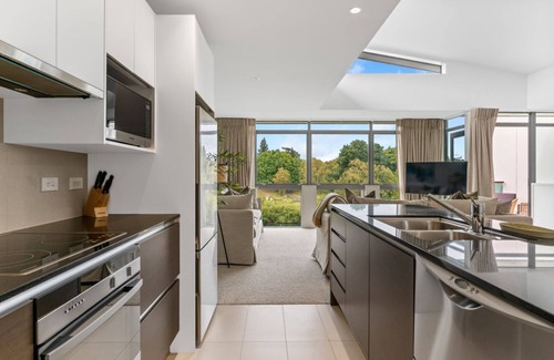 Taupo House | Riverside Oasis