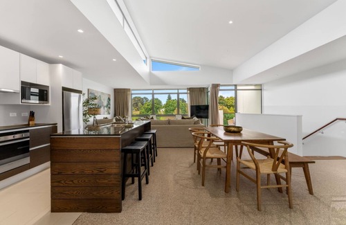 Taupo House | Riverside Oasis