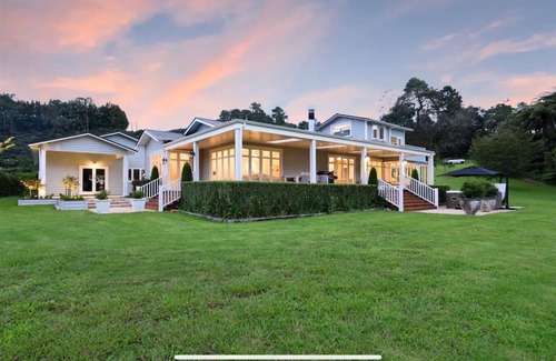 Lower Kaimai House | Riverside Retreat Luxury Holiday House