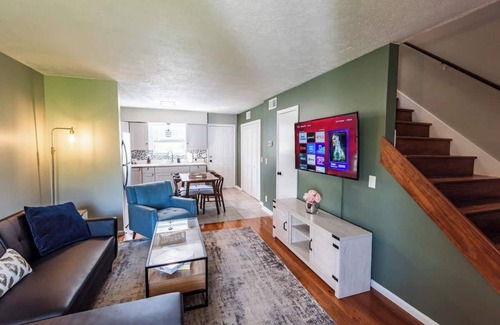 Barclay Drive House | Riverside Retreat Near 5 Points