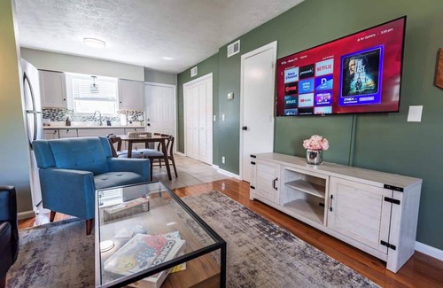 Barclay Drive House | Riverside Retreat Near 5 Points