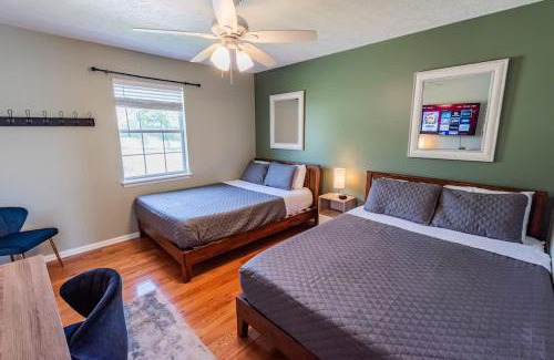 Barclay Drive House | Riverside Retreat Near 5 Points