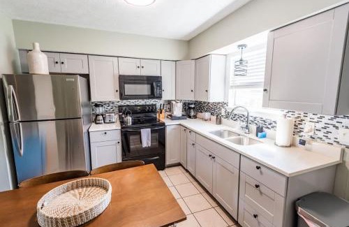 Barclay Drive House | Riverside Retreat Near 5 Points